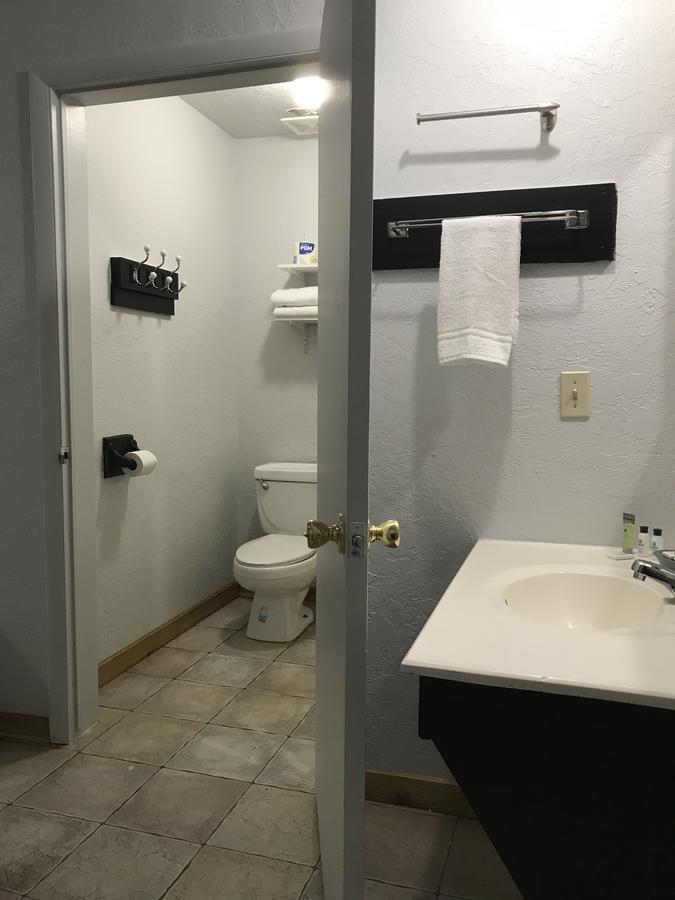Arrowhead Point Lodge & Campground Kingston 외부 사진